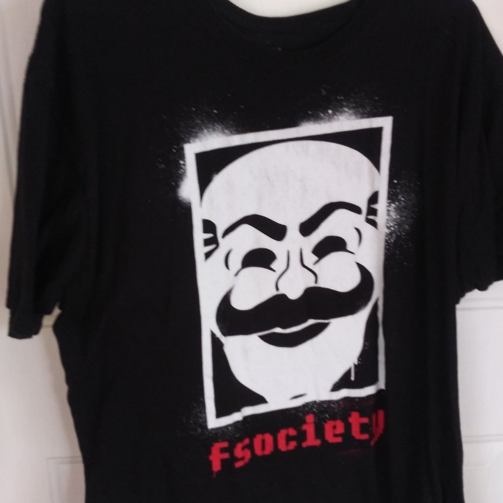 Mr. Robot T Shirt Size XL